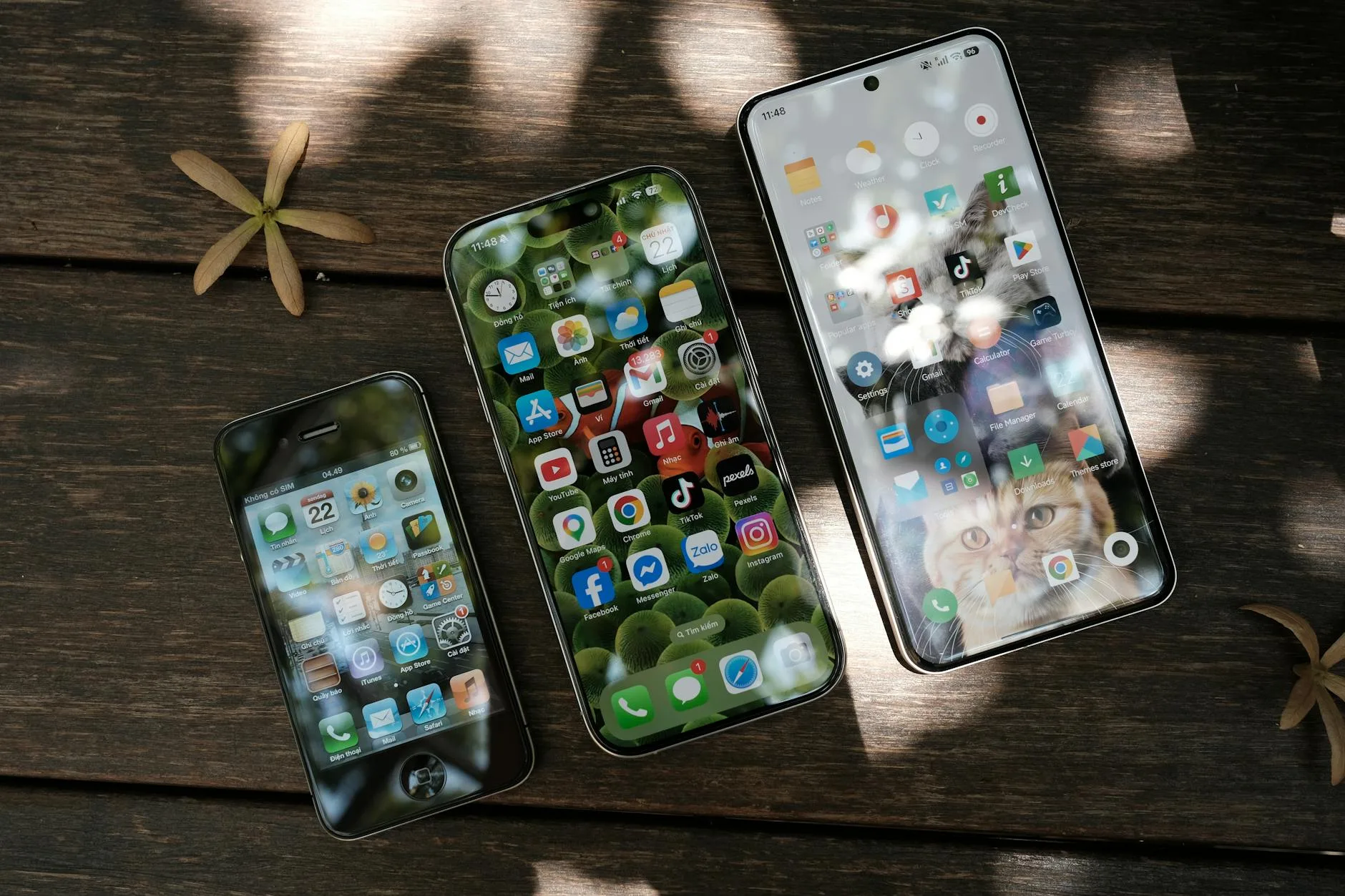 Handphone Terbaik 2026: Pilih Mana? 5 Model vs Kebutuhanmu! 2 Gambar handphone terbaik 2026 dengan layar AMOLED, kamera 108 MP, dan performa ultra cepat
