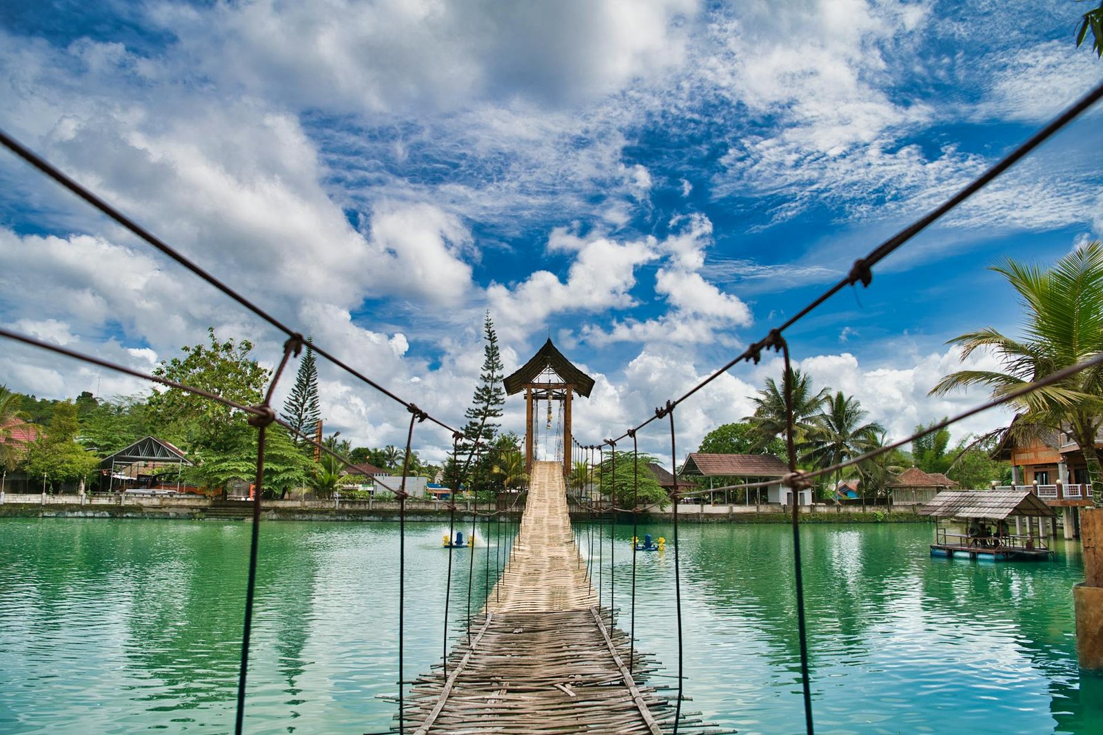Pesona alam dan budaya objek wisata Padang Panjang memukau pengunjung dengan keindahan Minangkabau.