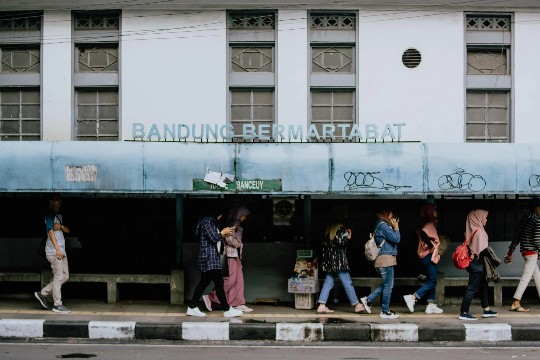 Jelajahi wisata Bandung terbaru yang memukau, dari alam indah hingga kafe kekinian yang wajib dikunjungi.