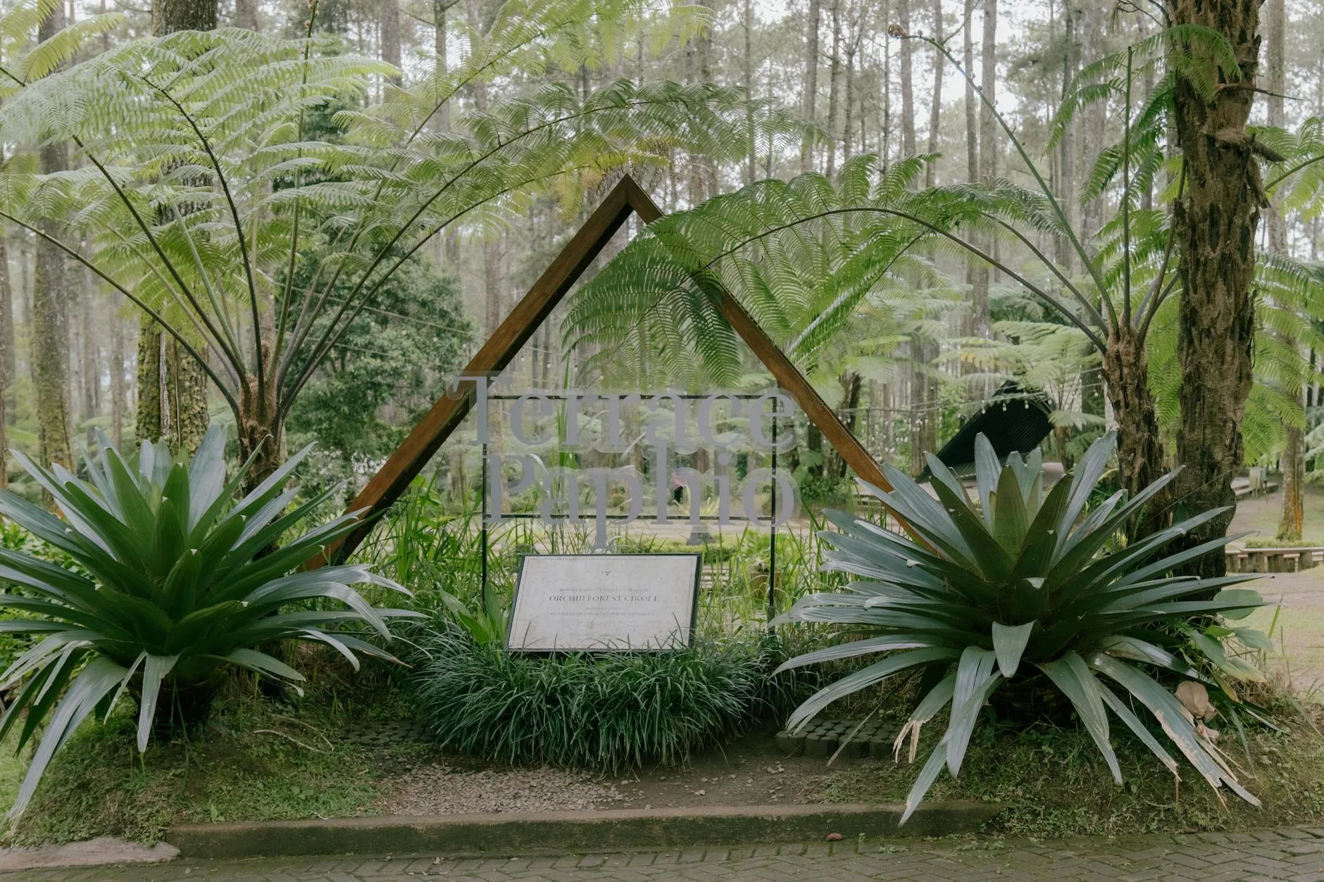 Wisata Bandung terbaru menawarkan pemandangan alam memukau dan kuliner lezat, cocok untuk liburan akhir pekan Anda.
