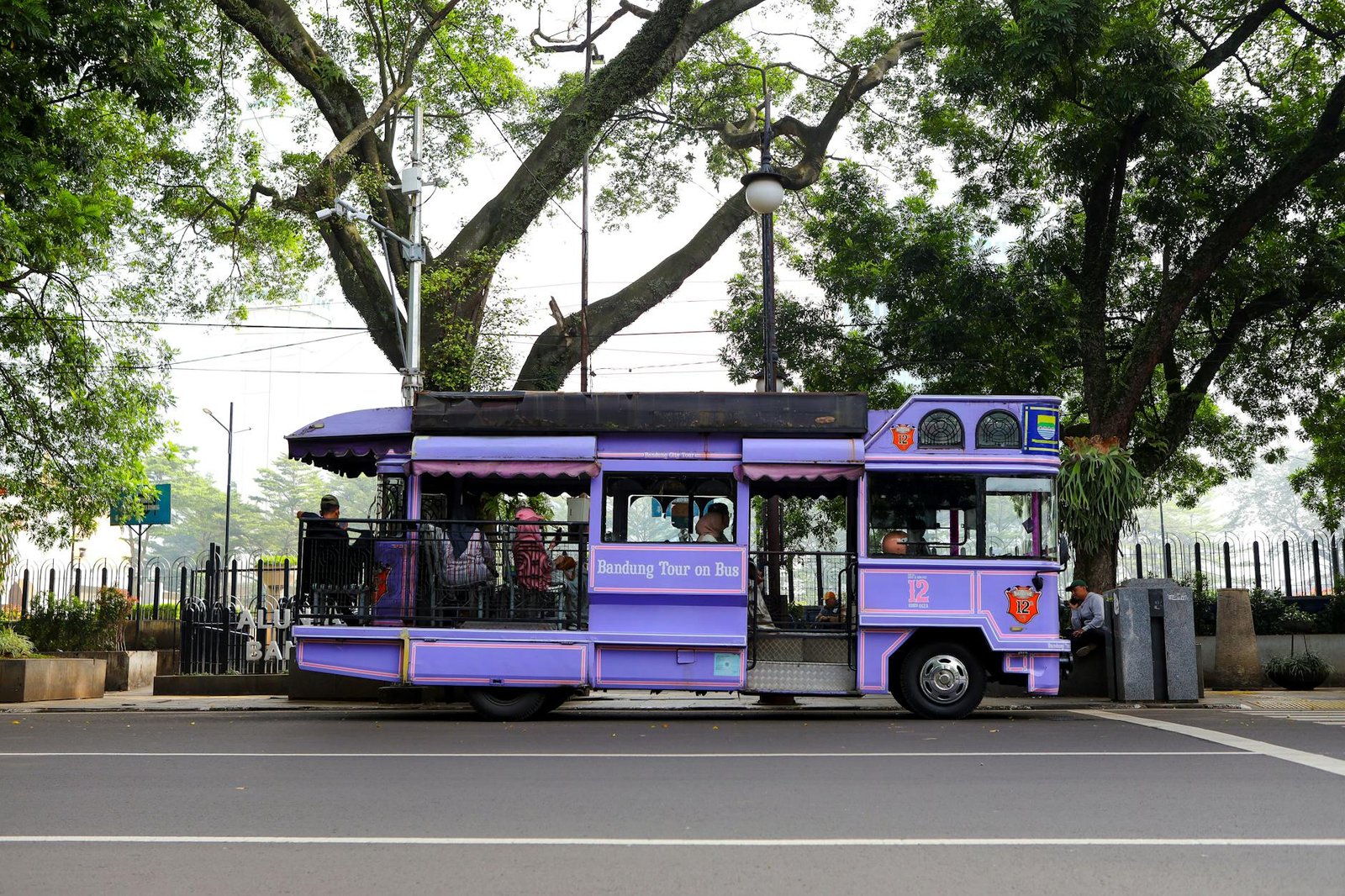 Jelajahi wisata Bandung terbaru yang memukau, dari alam hijau hingga kuliner lezat.